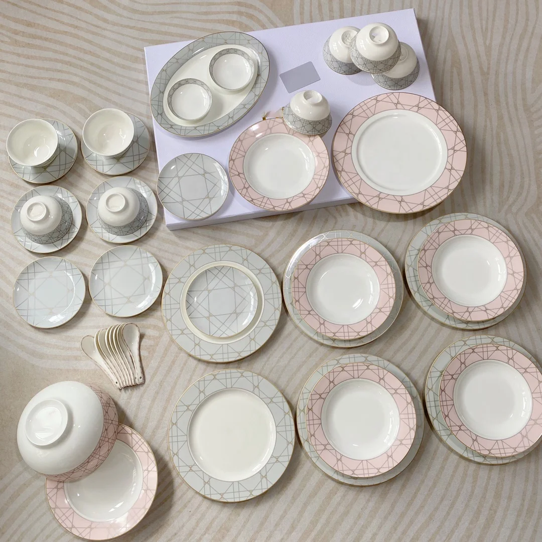 H5589b4dc5d6d4b5cbed57002534ca968b.webp Hot Selling European Luxury 41pcs Bone Porcelain Dinner Set Pink Dessert Plate - Image 1